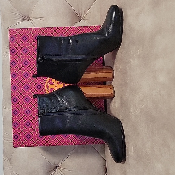 Tory Burch Raya 100mm Bootie, leather, black, size 5 - Picture 2 of 9